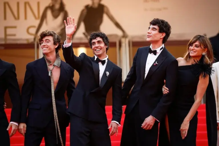 Los Javis win the Best Director Award at Cannes with ‘La bola negra’