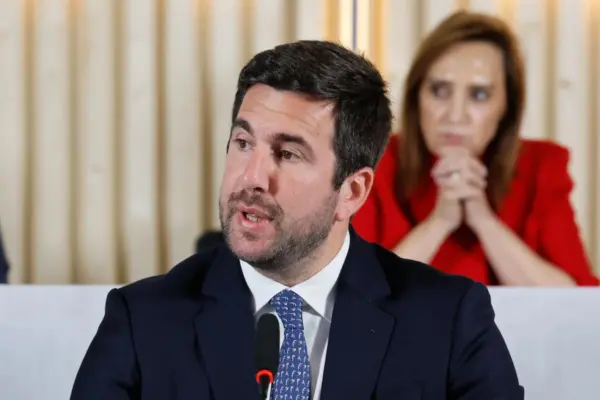 Riquelme signs ‘in extremis’ with Andbank the bank guarantee to run in the Real Madrid elections