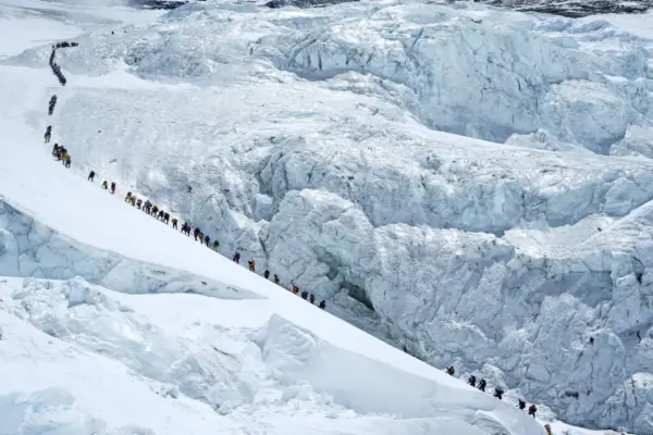 Henry Todd or how the ‘king of LSD’ ended up creating the first low-cost agency for Everest tourists