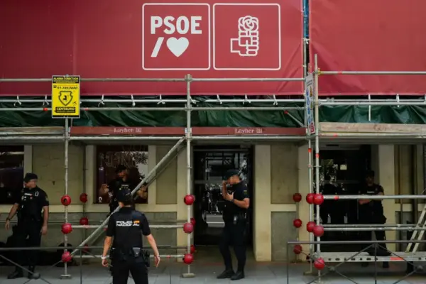 Why did the judge send the UCO to the PSOE headquarters? What is being investigated? Questions and answers about the case