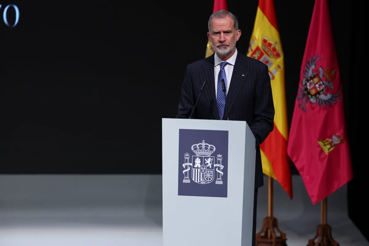 Eva Hache remembers Robe Iniesta and jokes with the King after receiving the Medal of Fine Arts: “Felipe, I have some princess jokes”