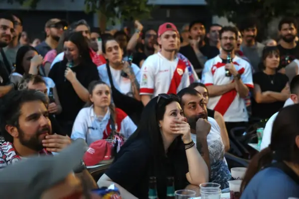 Y Vallecas convirtió el duelo en fiesta