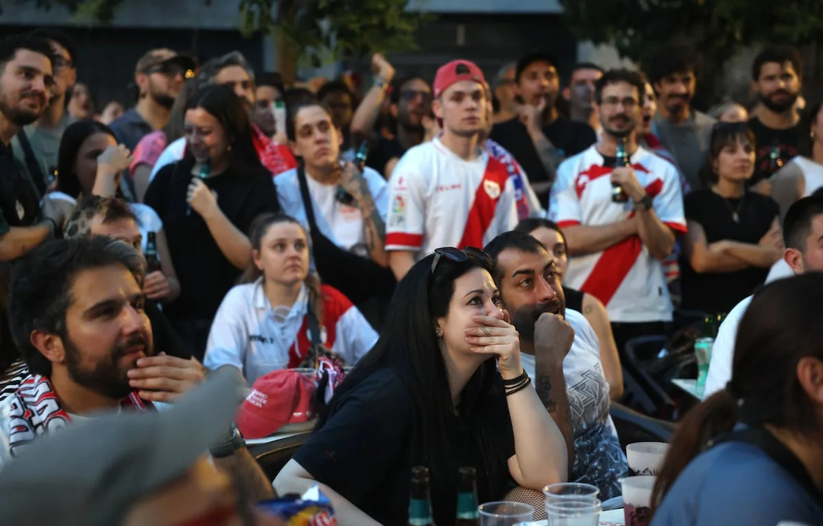 Y Vallecas convirtió el duelo en fiesta