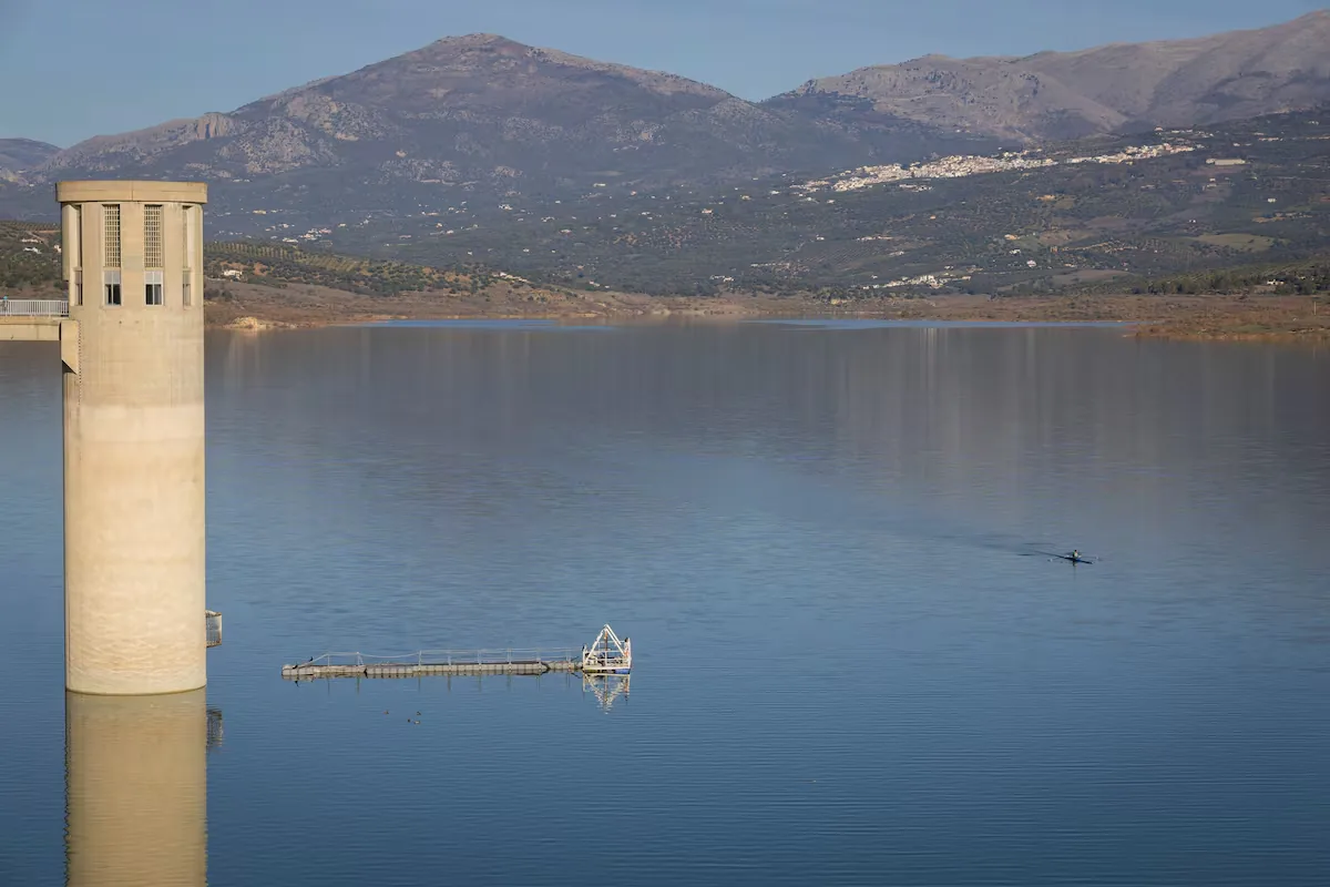 Two women lose their lives saving a three-year-old child at a dam in Palencia