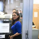 The judge warns Mouliaá that if she does not appear on June 15 for Errejón's complaint, she will be arrested for disobedience