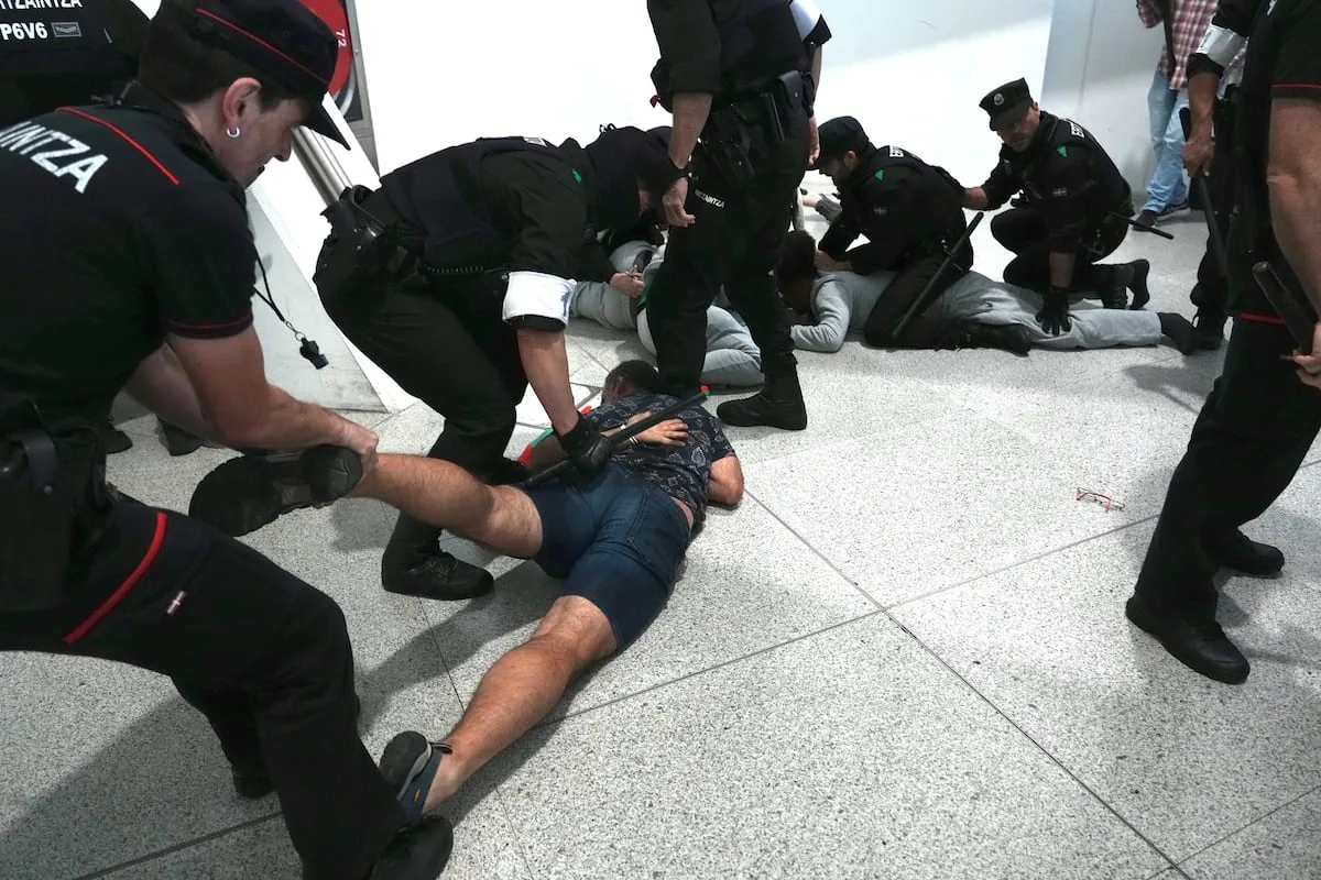 Four arrested in the incidents that occurred at Bilbao airport upon the arrival of the Flotilla activists