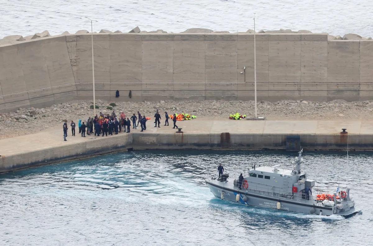 Israel lands in Greece 168 detainees from the flotilla with aid to Gaza and holds two for interrogation on its territory