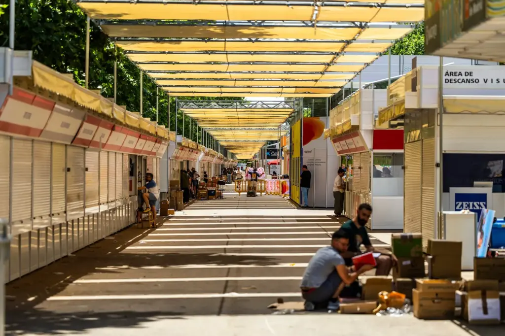 The Madrid Book Fair faces a challenging edition with concern due to the Pope's visit