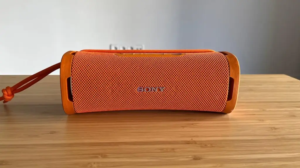 The powerful sound with reinforced bass of the Sony ULT Field 1 speaker is its strongest point.