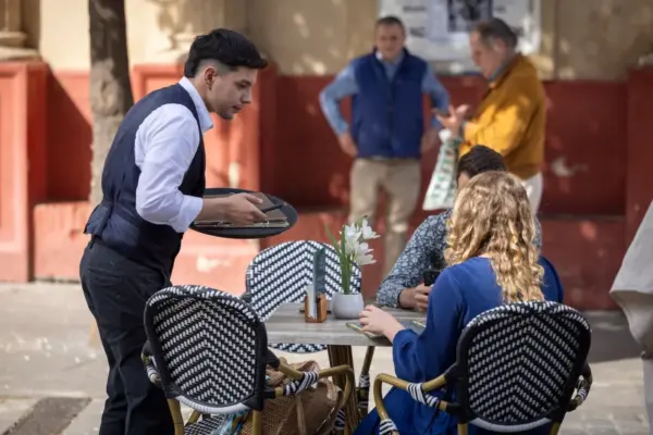 Spain gained a record 97,000 foreign jobs in April and reaches a total of 3.25 million