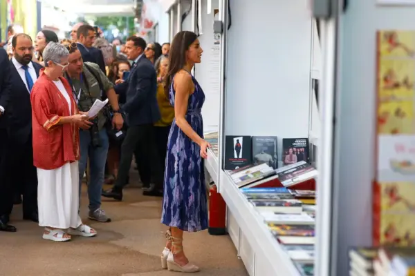The Madrid Book Fair kicks off with the traditional walk of Queen Letizia