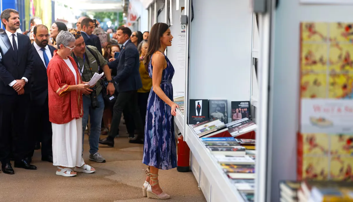 The Madrid Book Fair kicks off with the traditional walk of Queen Letizia