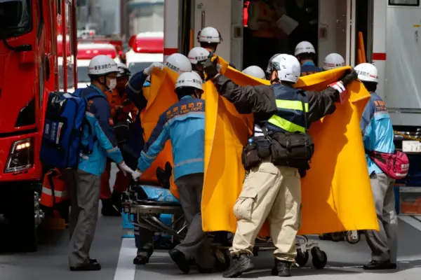 About twenty hospitalized after inhaling an unknown substance in an attack in Tokyo