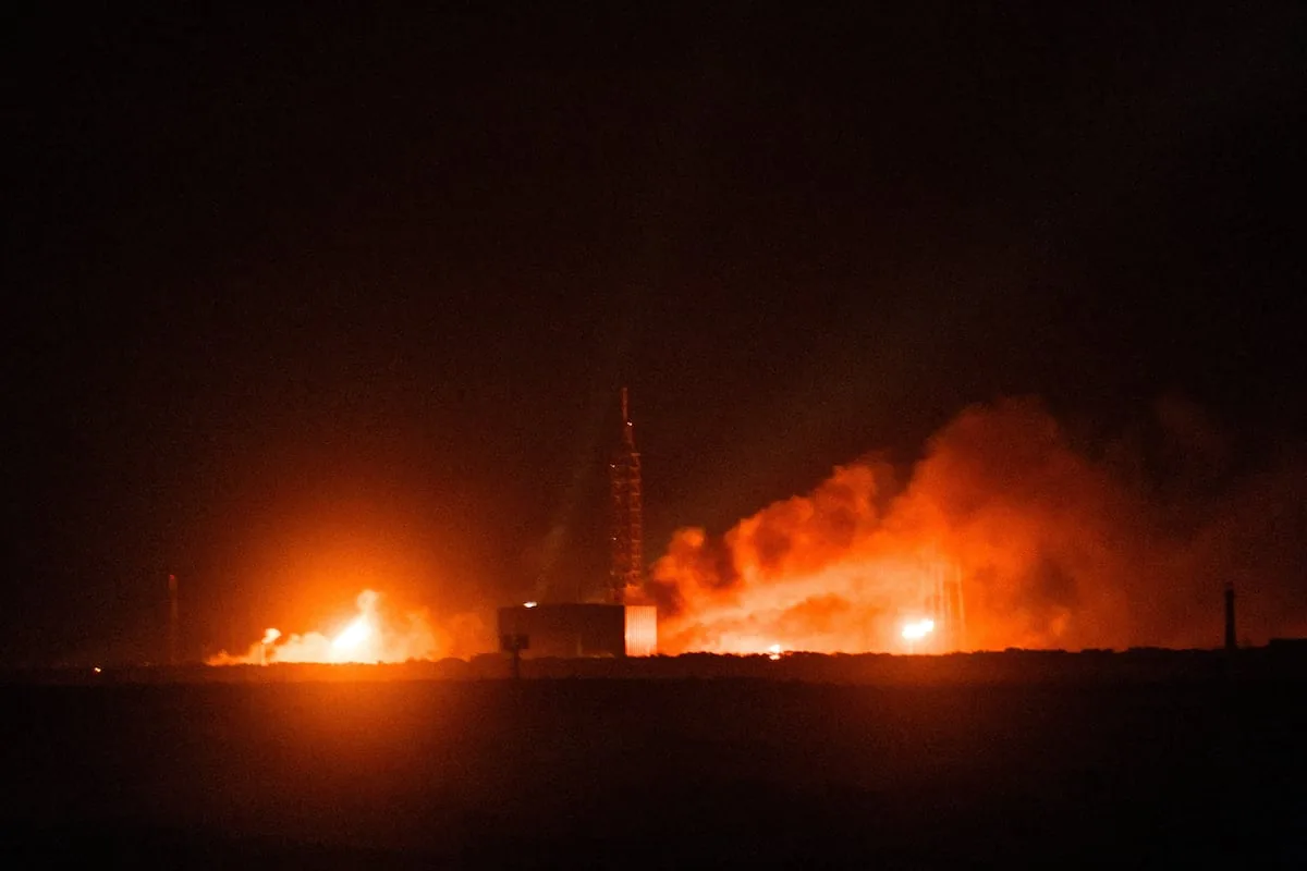 The rocket with which Bezos wants to reach the Moon explodes during a test in Cape Canaveral