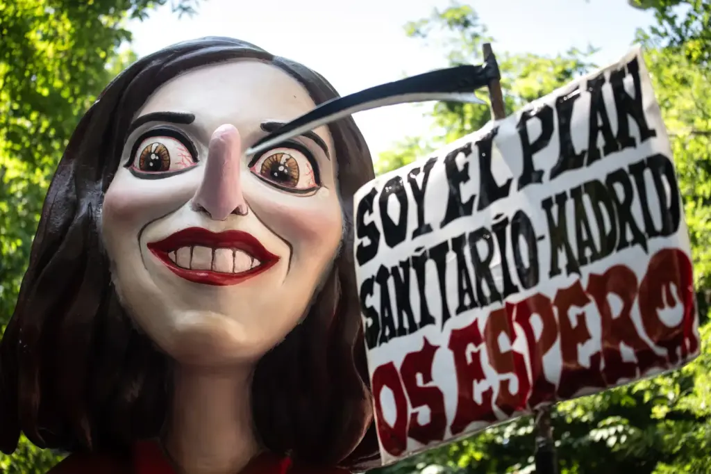 Thousands of people take to the streets in Madrid against Ayuso's health policy: "It strangles the public system to fatten private insurance"