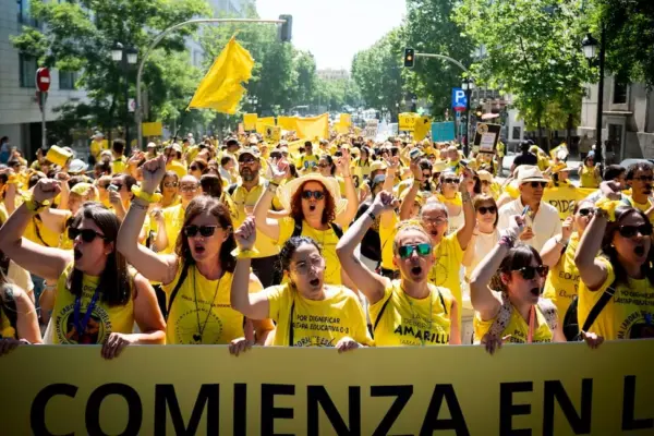 Early childhood educators take to the streets of Madrid for their labor dignity: "They talk a lot about mental health and have us overwhelmed"