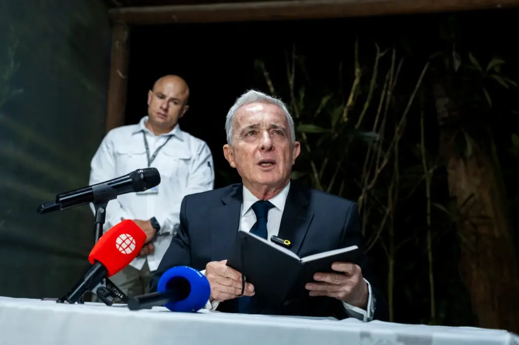 Uribism raises its tone against De la Espriella in a fight for right-wing voters