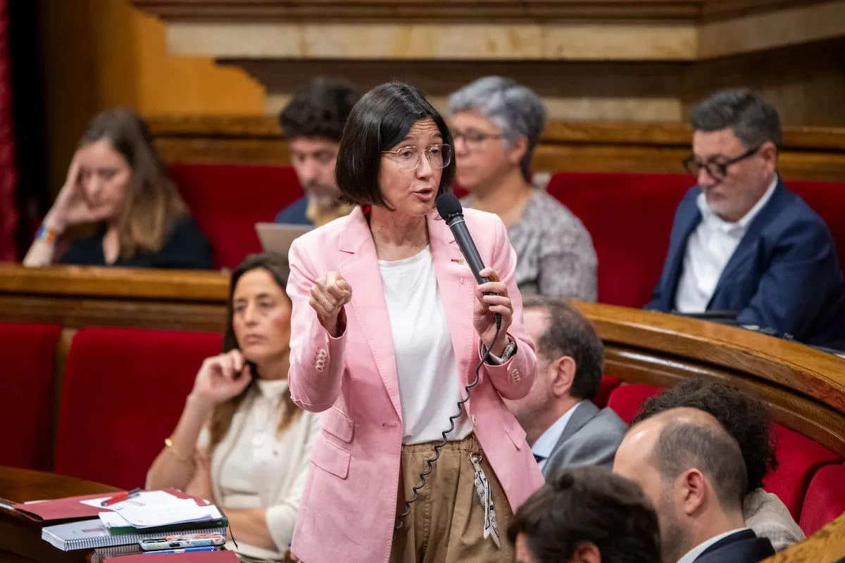 El Parlament pide el cese de Parlón y de Trapero por el escándalo de los mossos  infiltrados