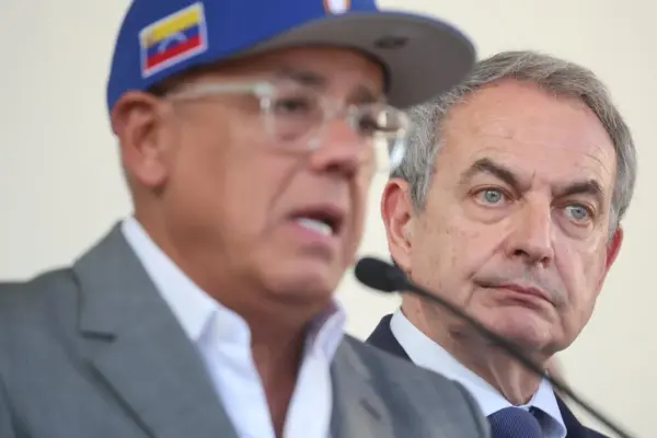 El juez atribuye a Zapatero el cobro de cerca de dos millones en comisiones
