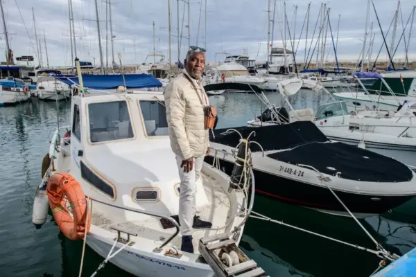 Twelve days adrift, without engine, radio, and with five-meter waves: this is how Aureliano conquered the sea