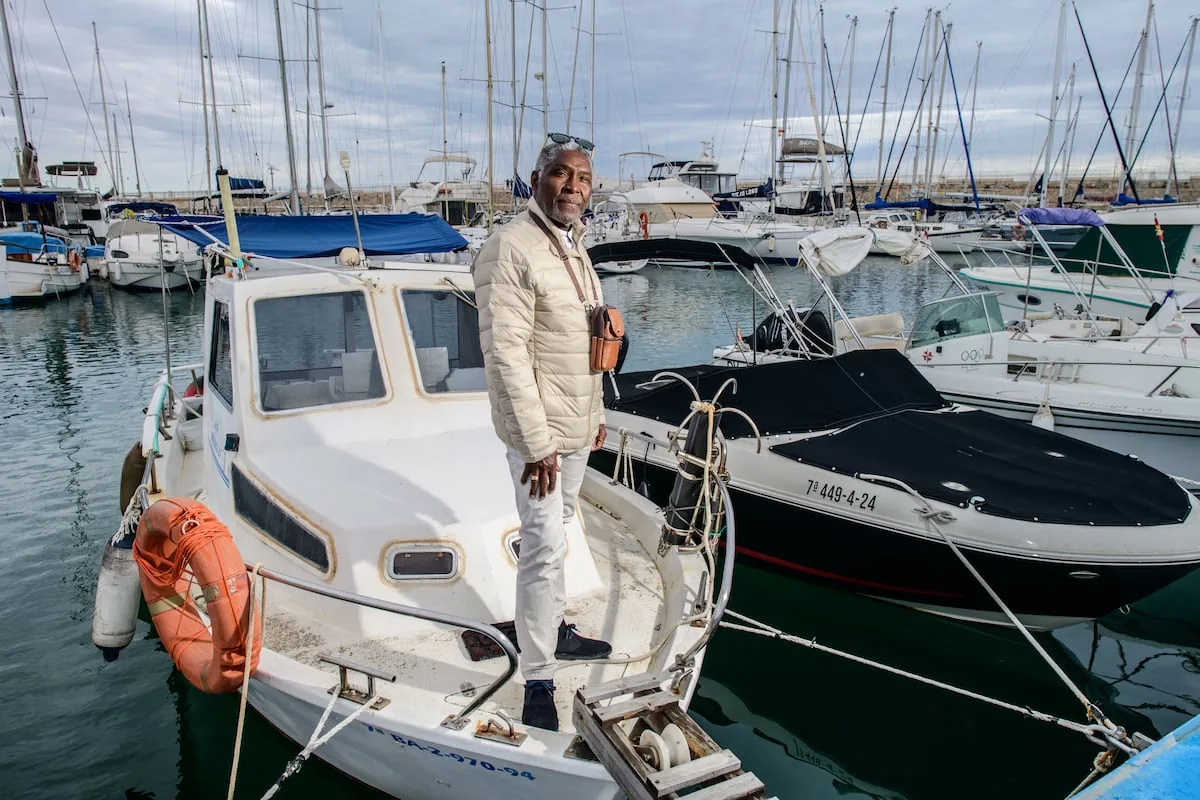 Twelve days adrift, without engine, radio, and with five-meter waves: this is how Aureliano conquered the sea