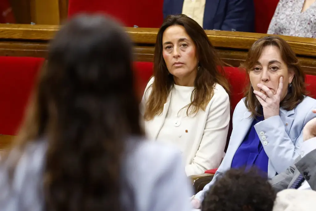 El Parlament pide el cese de Parlón y de Trapero por el escándalo de los mossos infiltrados