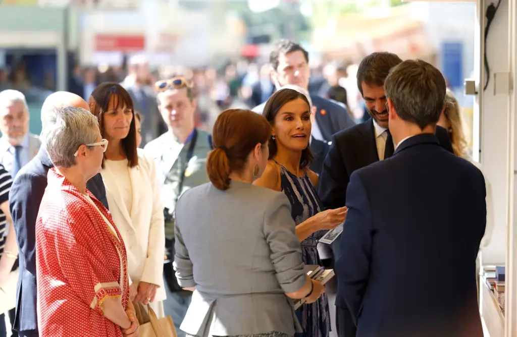 The Madrid Book Fair kicks off with the traditional walk of Queen Letizia