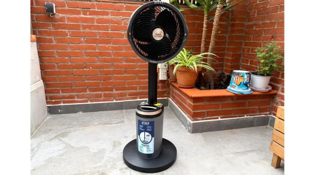 The biggest advantage of this model is that it is wireless and relatively lightweight.