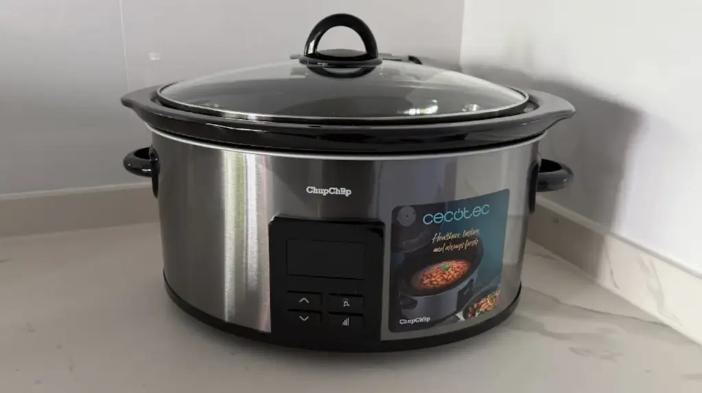 The weight of the Cecotec model is somewhat high, but it also gives greater stability during cooking.