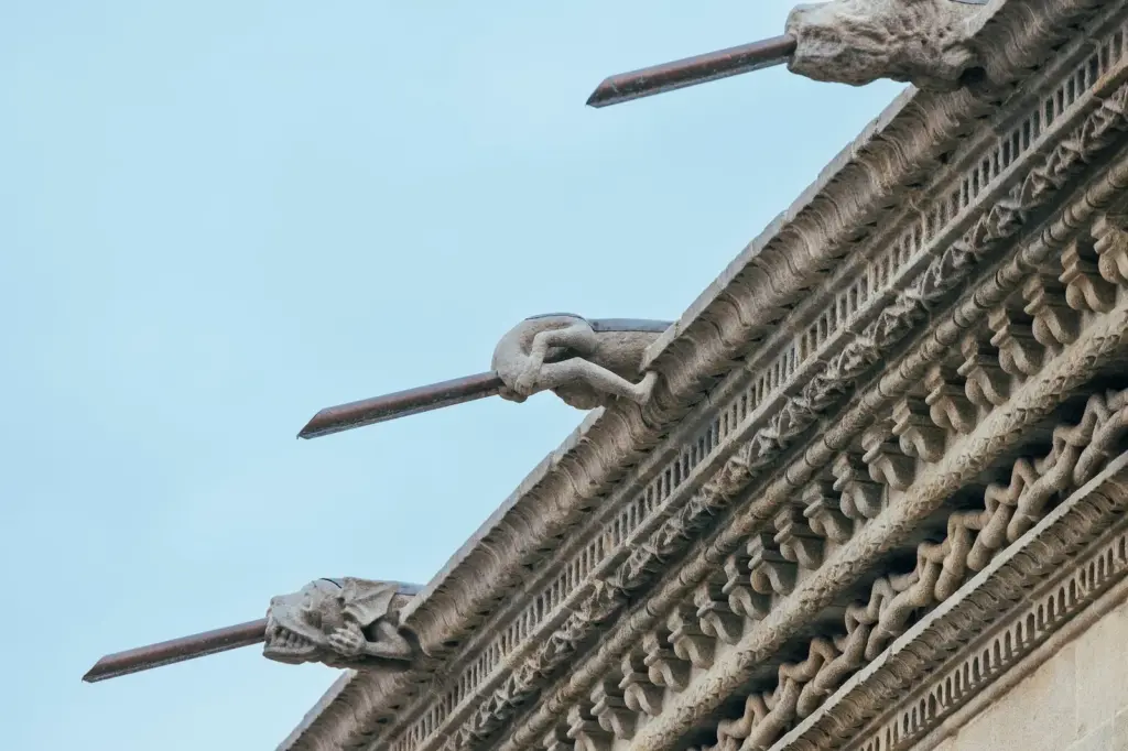 Gargoyles “sodomized” next to the Santiago cathedral: the “aberration” that only the people could see