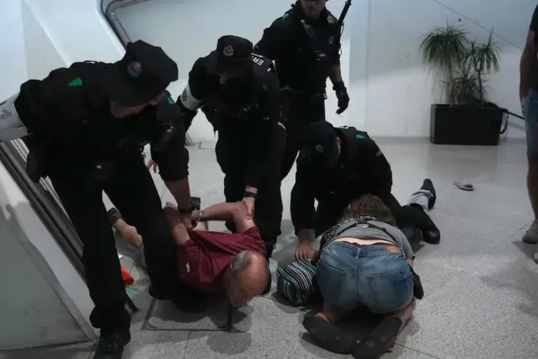 Four arrested in the incidents that occurred at Bilbao airport upon the arrival of the Flotilla activists