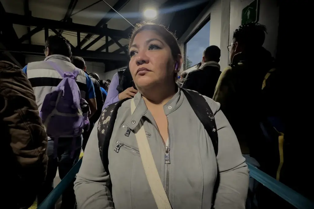 This is how Adriana's life slips away: five hours of public transportation a day to be able to work