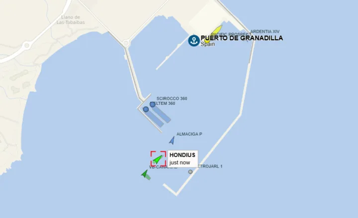 The ‘MV Hondius’ enters the port of Granadilla (Tenerife)