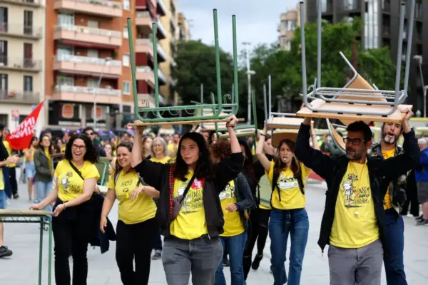 Catalan teachers begin the third week of educational strike, while negotiations progress