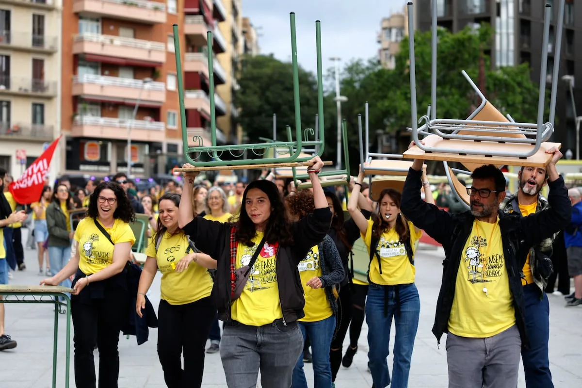 Catalan teachers begin the third week of educational strike, while negotiations progress