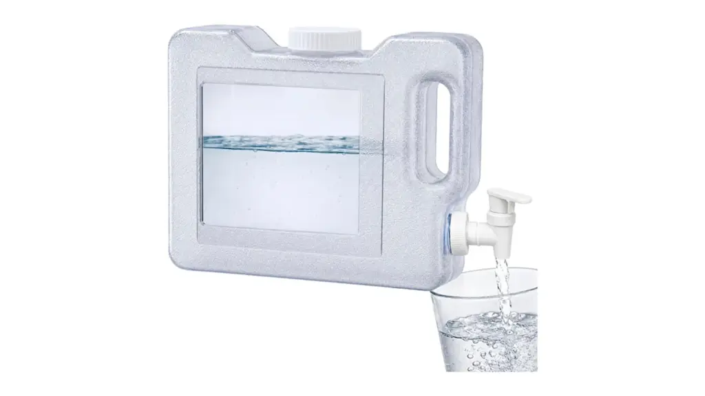 Dispensador de agua para nevera sobre fondo blanco.