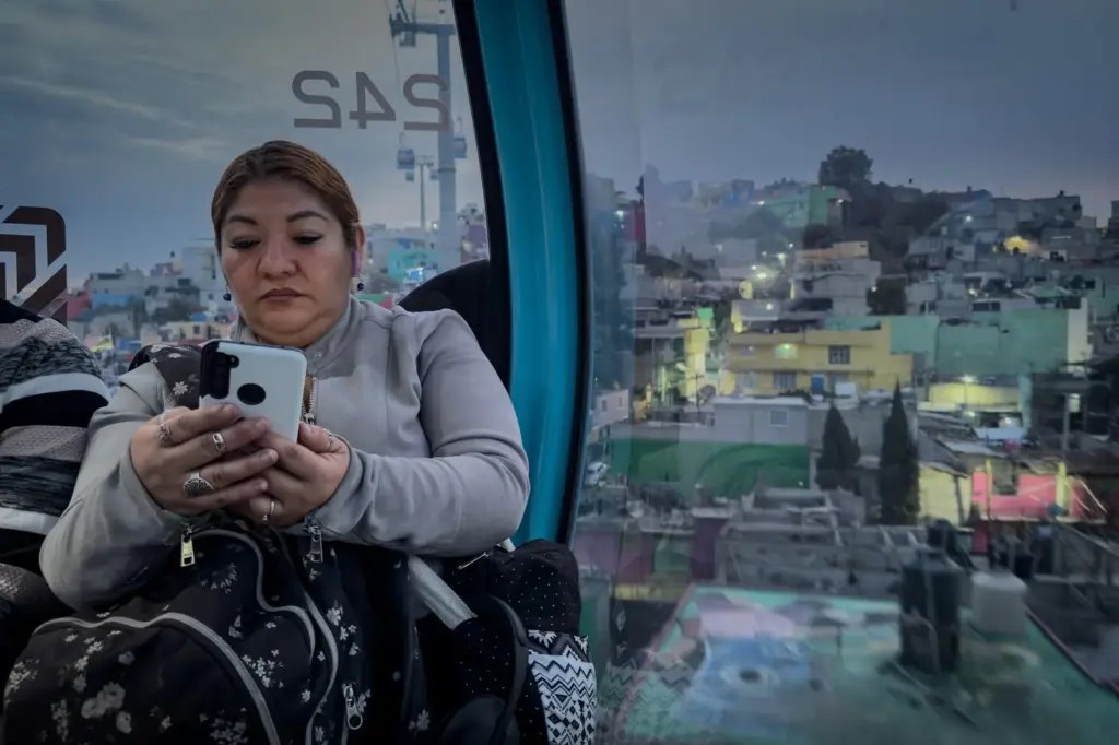 This is how Adriana's life slips away: five hours of public transportation a day to be able to work