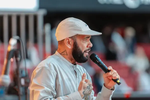 The evangelical boom in Madrid: full stadiums, advertising on buses, and political connections
