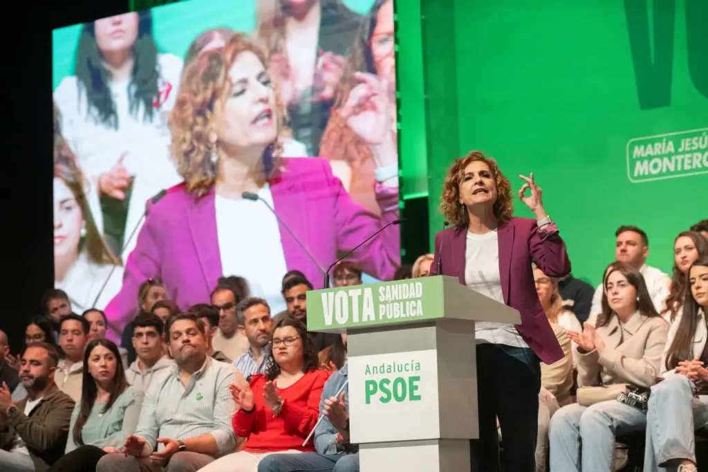 Sánchez claims to be the "Government of solutions" and Montero criticizes the PP for "profiting" from the Civil Guard accident