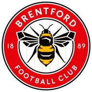 El Manchester City doblega al Brentford y espera un pinchazo del Arsenal