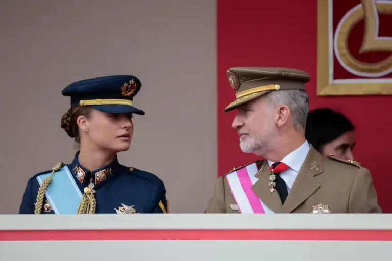 The King praises “the effort and brilliance” of Leonor de Borbón's military career