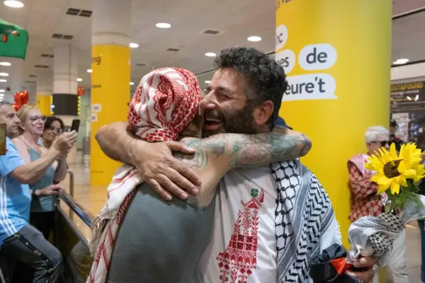 Saif Abukeshek, the Spanish activist detained in Israel, after his release: “They violate human rights at any time and place”
