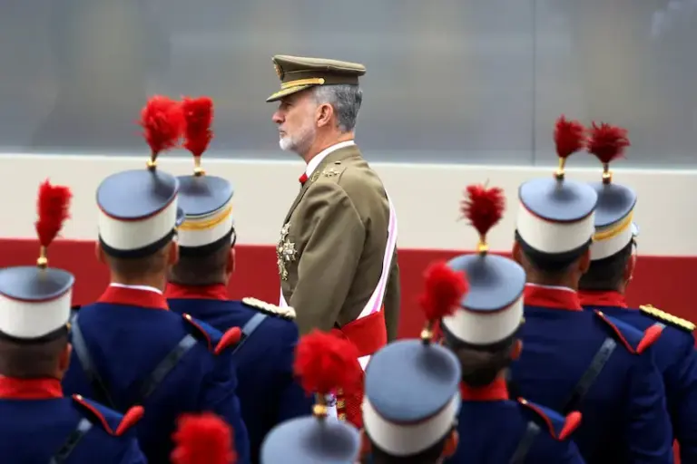 The King praises “the effort and brilliance” of Leonor de Borbón's military career