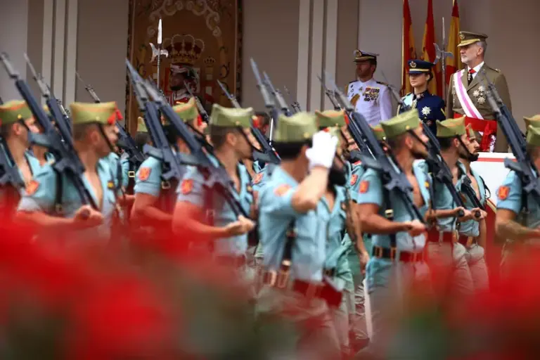 The King praises “the effort and brilliance” of Leonor de Borbón's military career