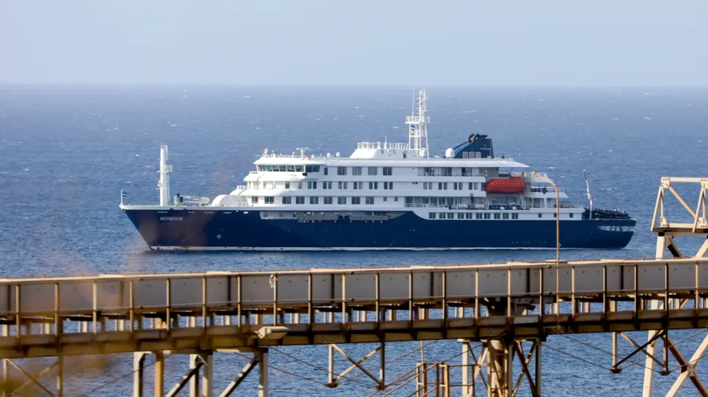 Logbook of the ‘MV Hondius’: from Ushuaia to the Canary Islands, a diary of a hantavirus outbreak