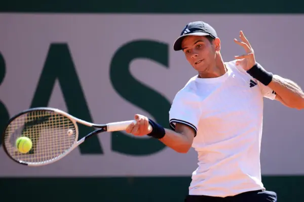 Alex Michelsen - Rafa Jódar, live; the Spaniard takes the first set in the tiebreak