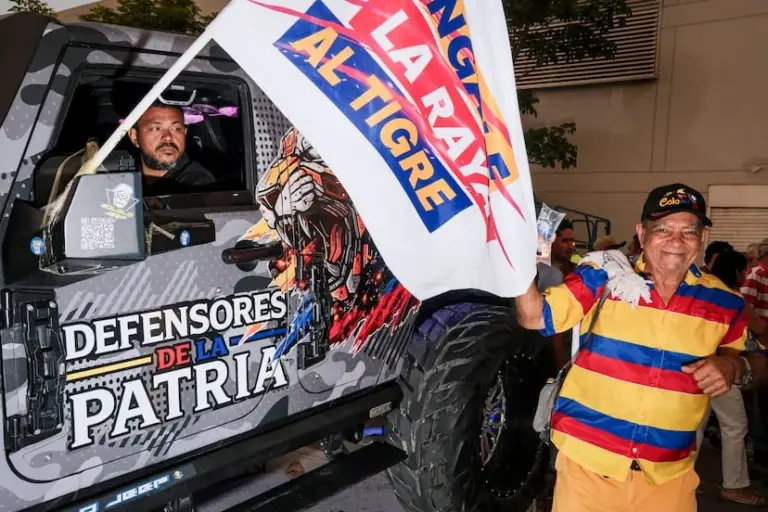 Abelardo de la Espriella closes his campaign with drones and gunpowder in Barranquilla: “I came to change politics forever”