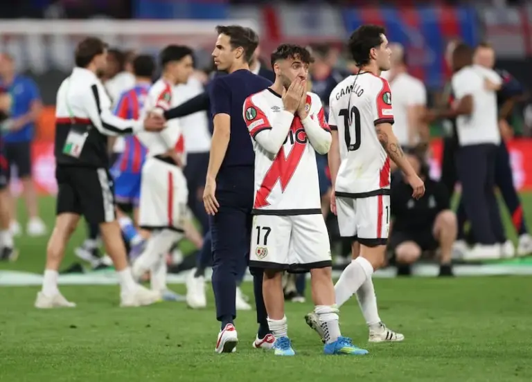 Y Vallecas convirtió el duelo en fiesta