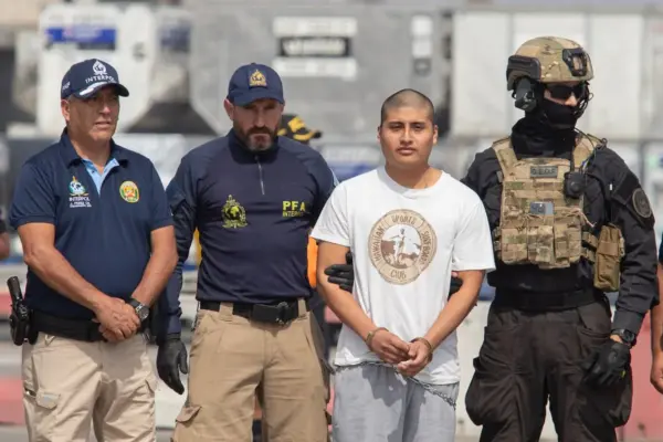 Extradited ‘Pequeño J’, the Peruvian drug trafficker accused of a triple femicide in Argentina