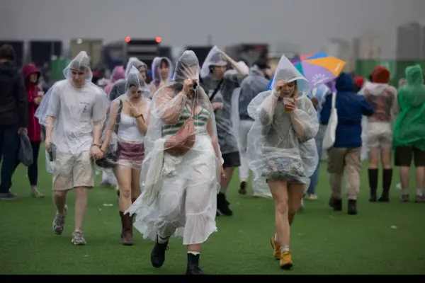La lluvia da al traste la primera  jornada del Primavera Sound